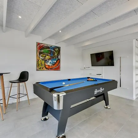 Karen - 900m From The Sea By Interhome