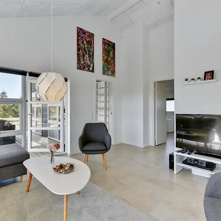 Karen - 900m From The Sea By Interhome